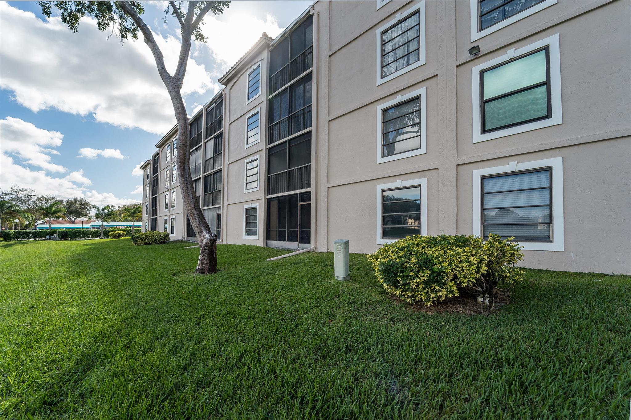 HUNTINGTON POINTE - Residential