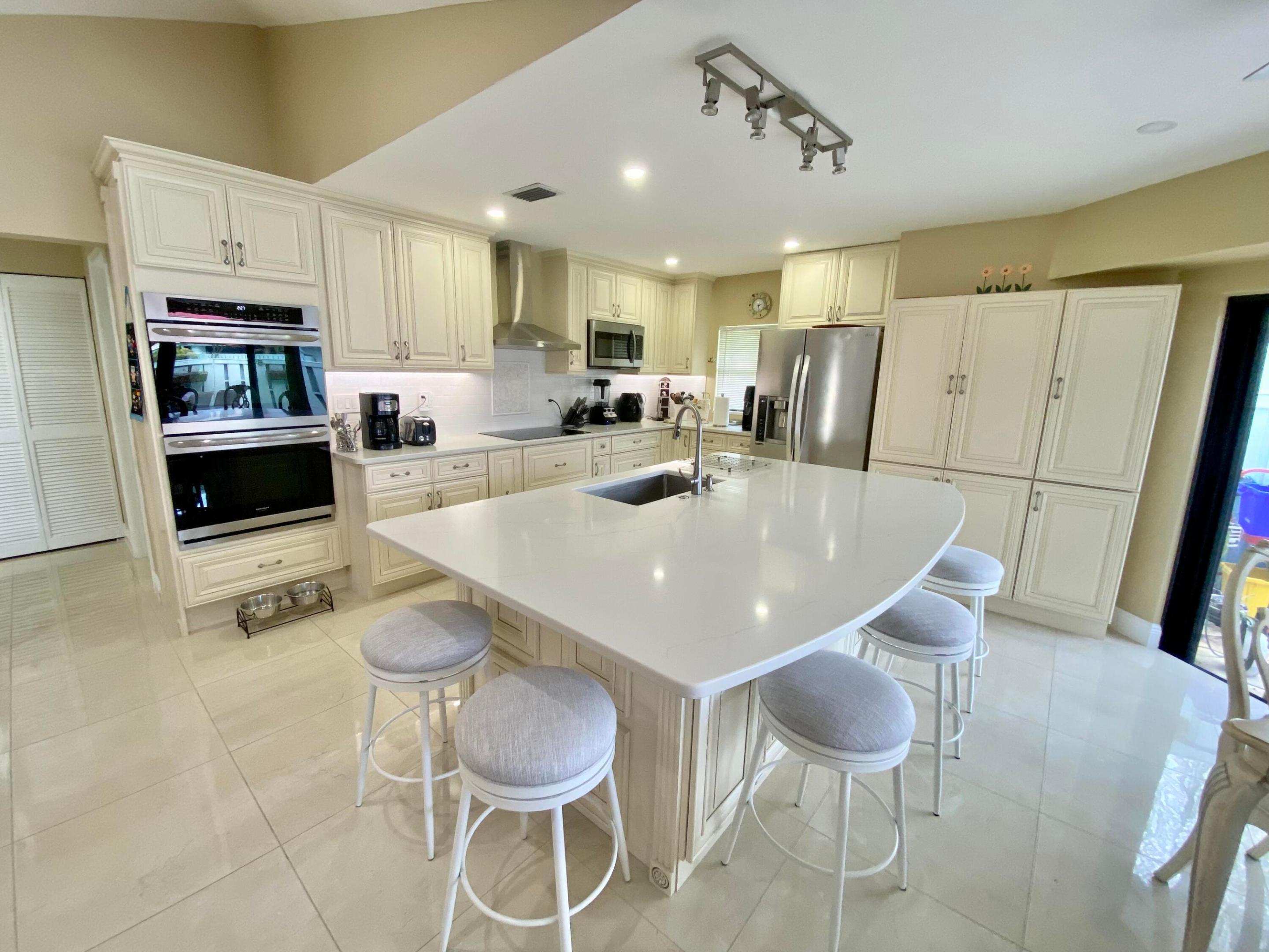 BELLA VISTA - Residential Lease
