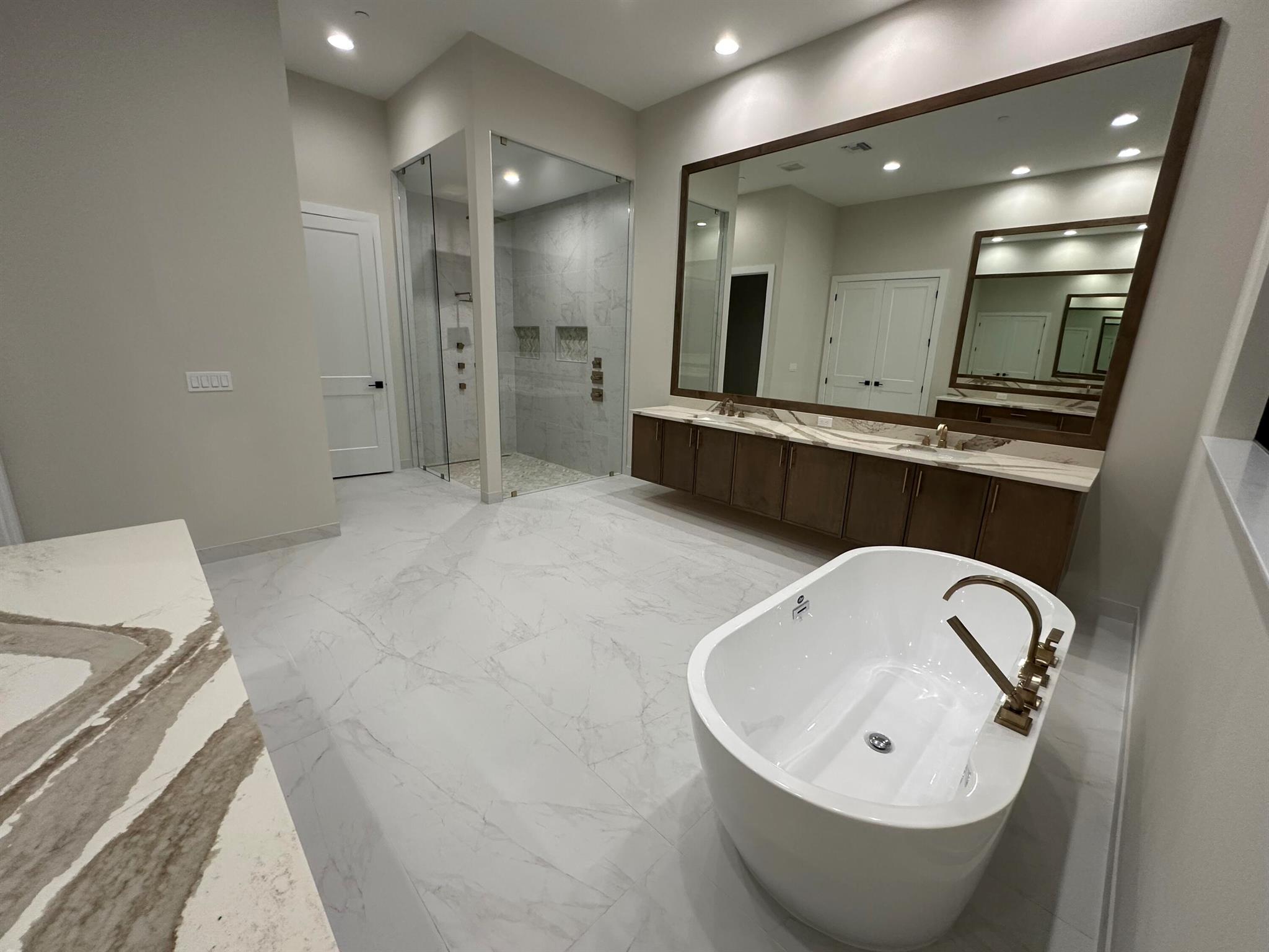 CORAL ISLES - Residential