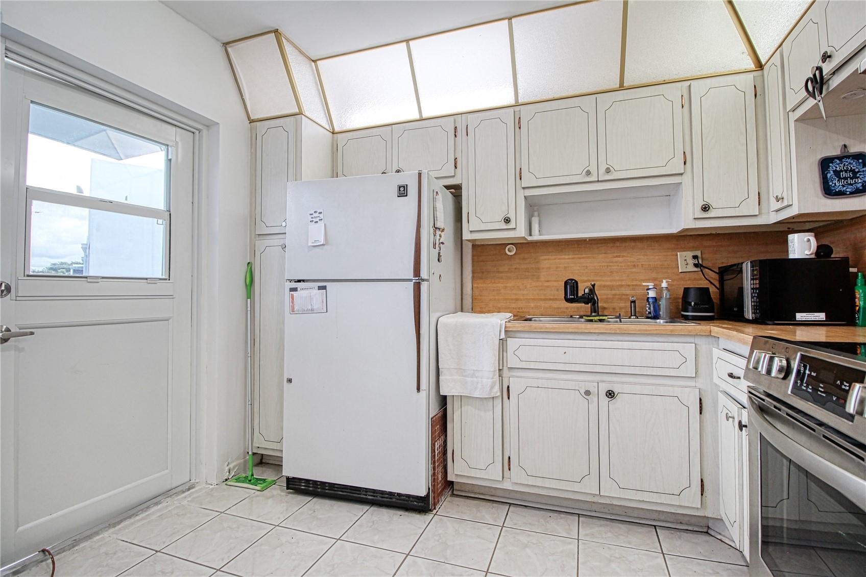 2300 Park Ln 311