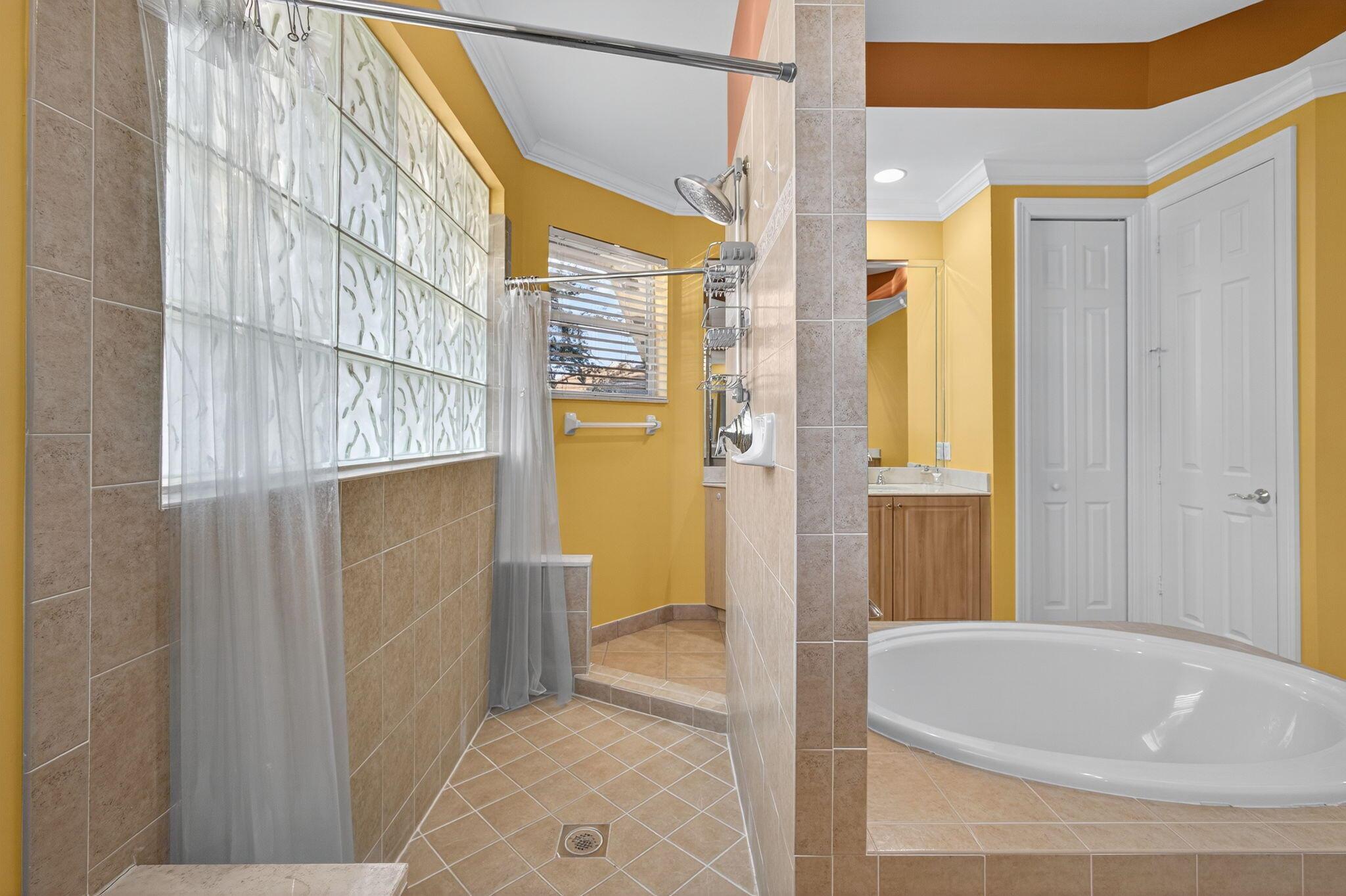 VERSAILLES - Residential