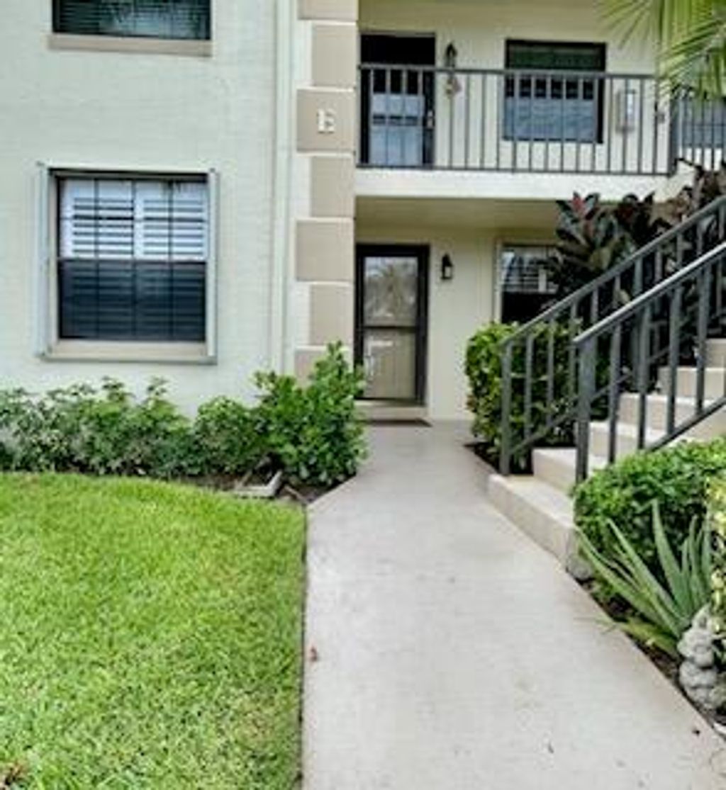 Photo of 101 Pinecrest Circle #E, Jupiter, FL 33458 (MLS # R10959241)