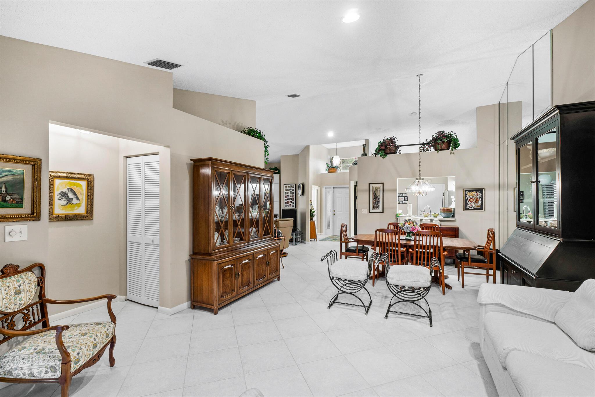 7550 Diamond Pointe Circle