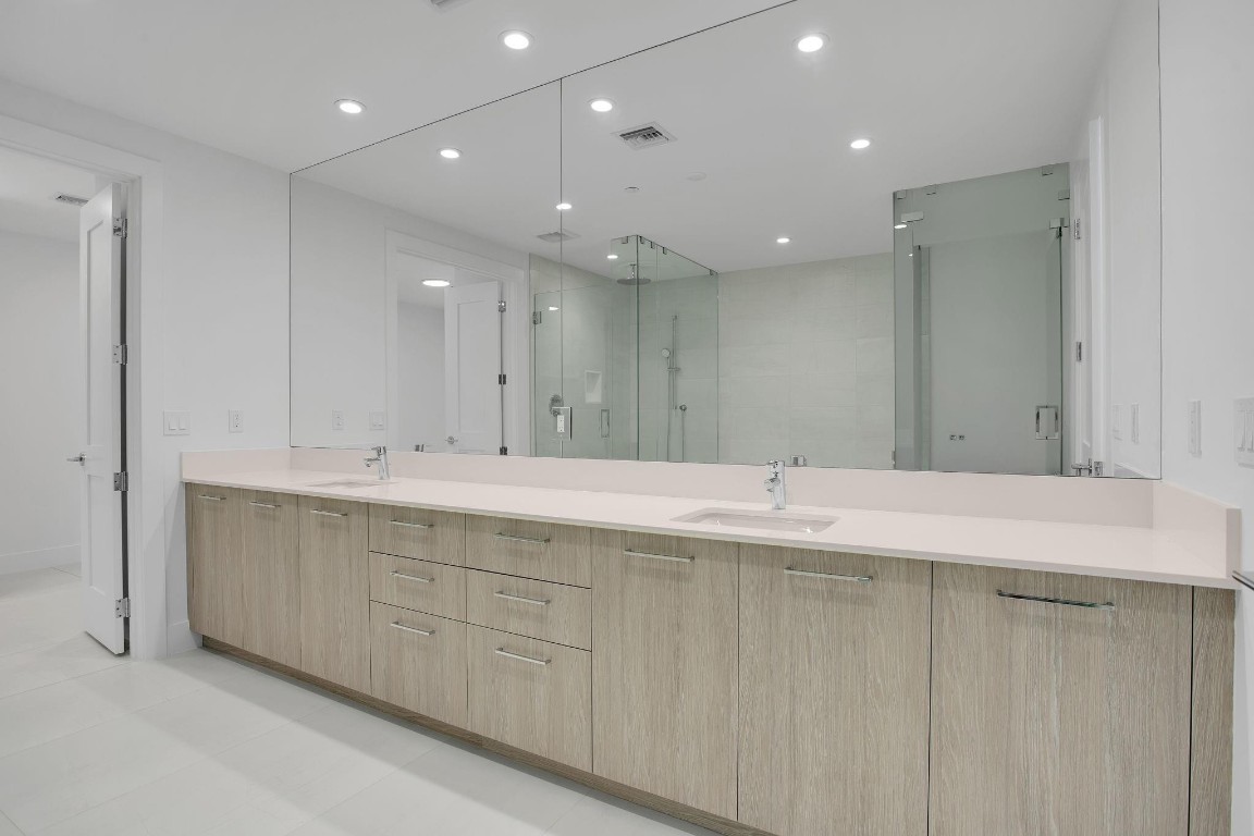 SELENE OCEANFRONT RESIDEN - Residential