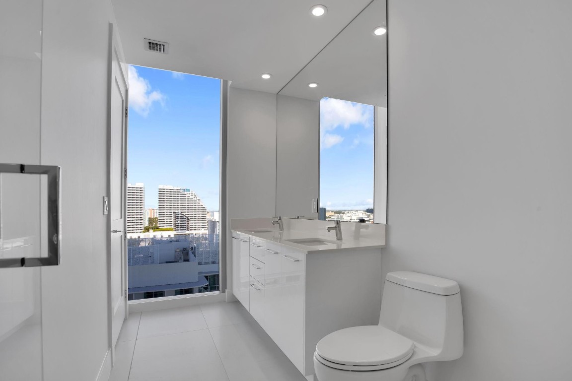 SELENE OCEANFRONT RESIDEN - Residential