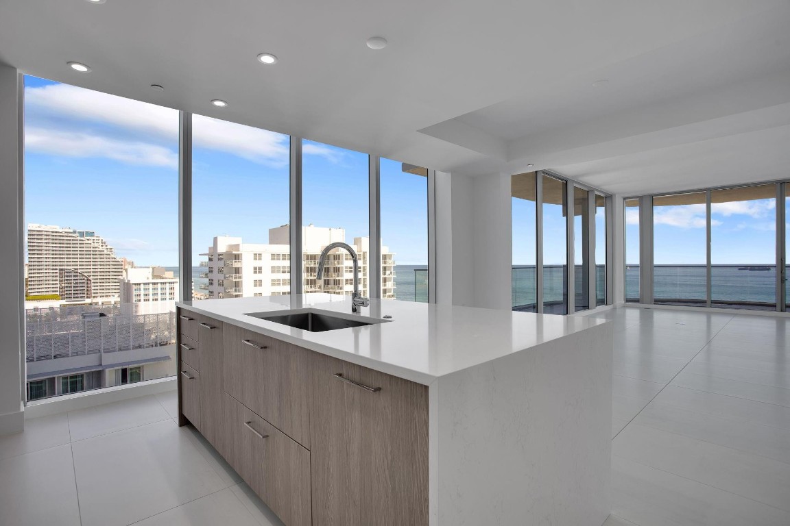 SELENE OCEANFRONT RESIDEN - Residential