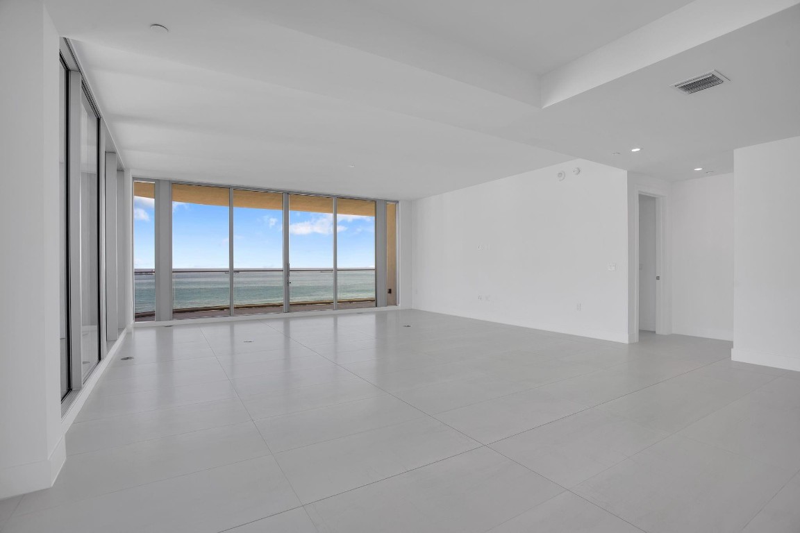 SELENE OCEANFRONT RESIDEN - Residential