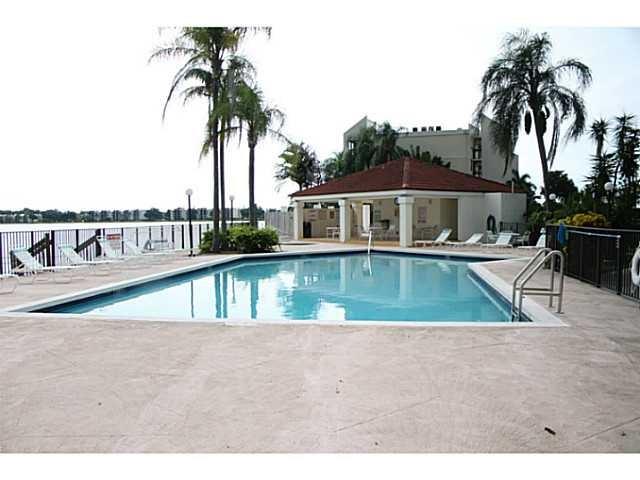 Lake Emerald - Residential