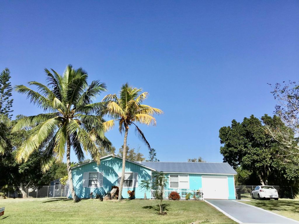 Photo of 201 SW Thornhill Drive, Port Saint Lucie, FL 34984 (MLS # R10943124)