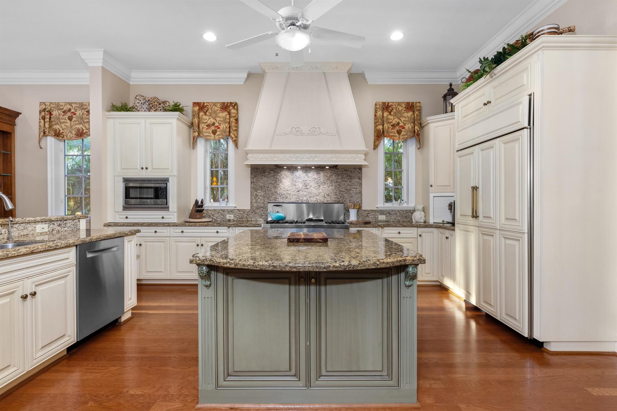 LUCINDIA - Residential