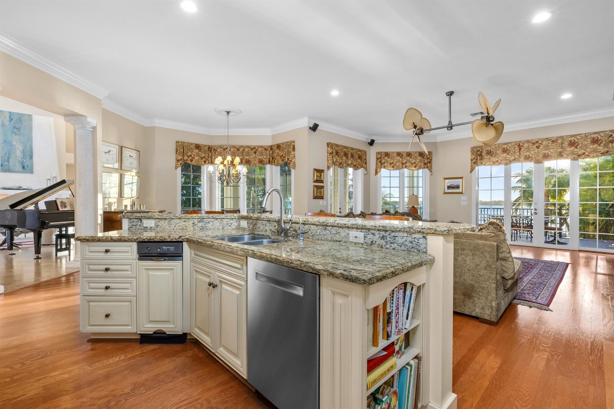 LUCINDIA - Residential