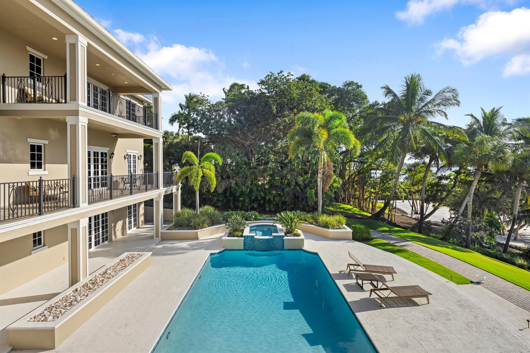 LUCINDIA - Residential