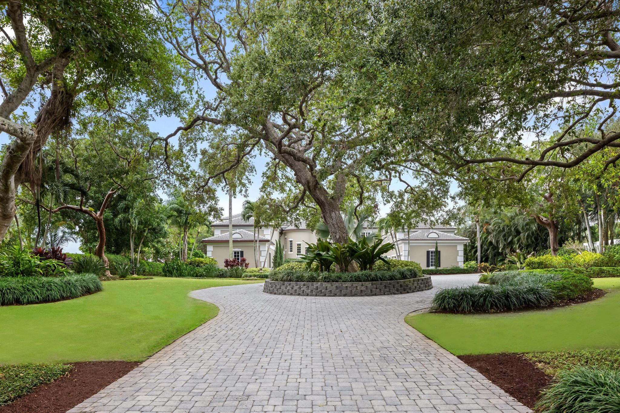 LUCINDIA - Residential