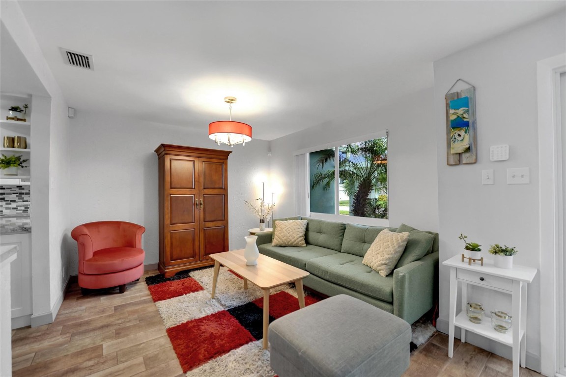 Oriole-Margate Sec 3 74-4 - Residential