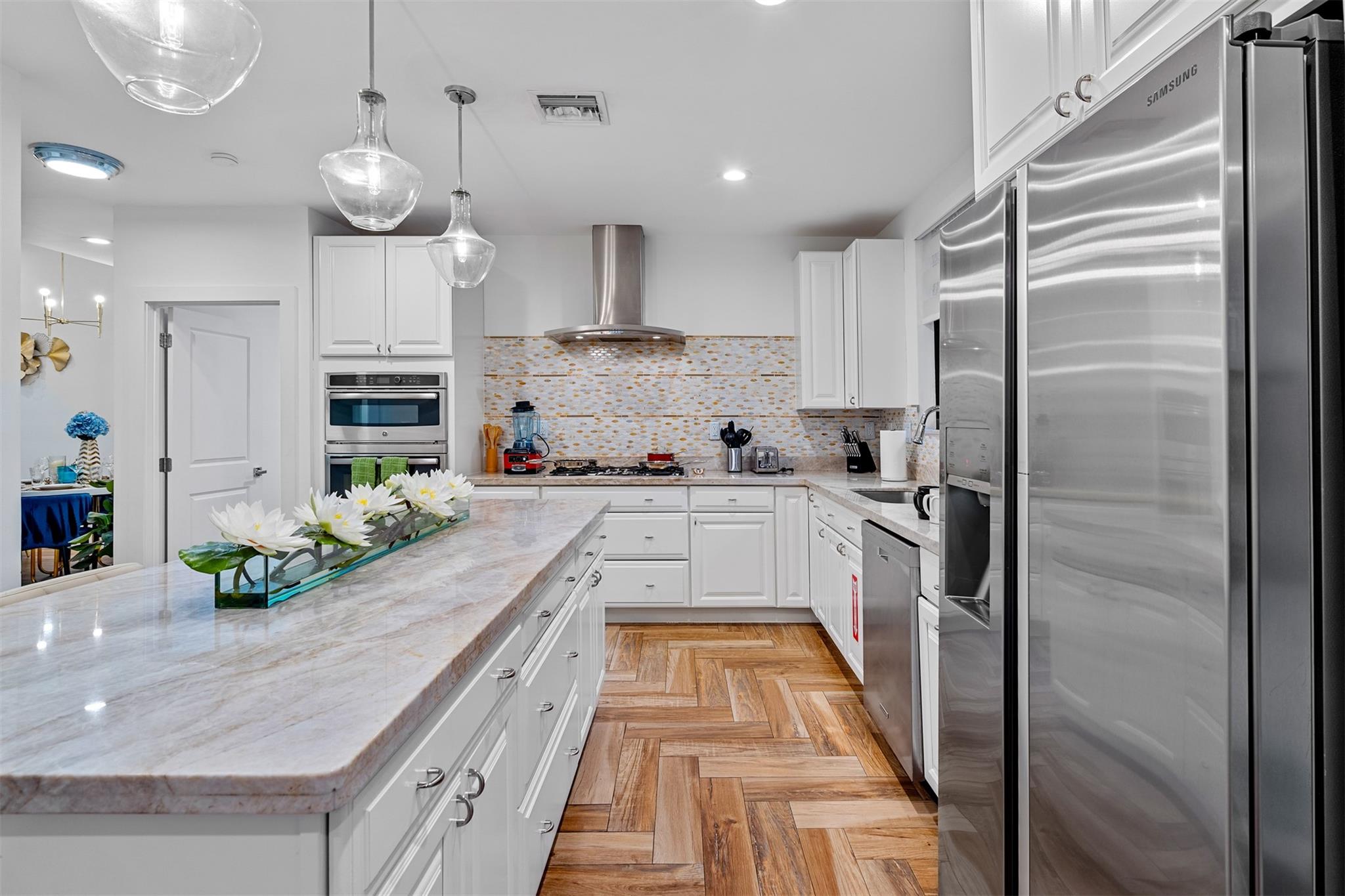 605 NE 15th Ave