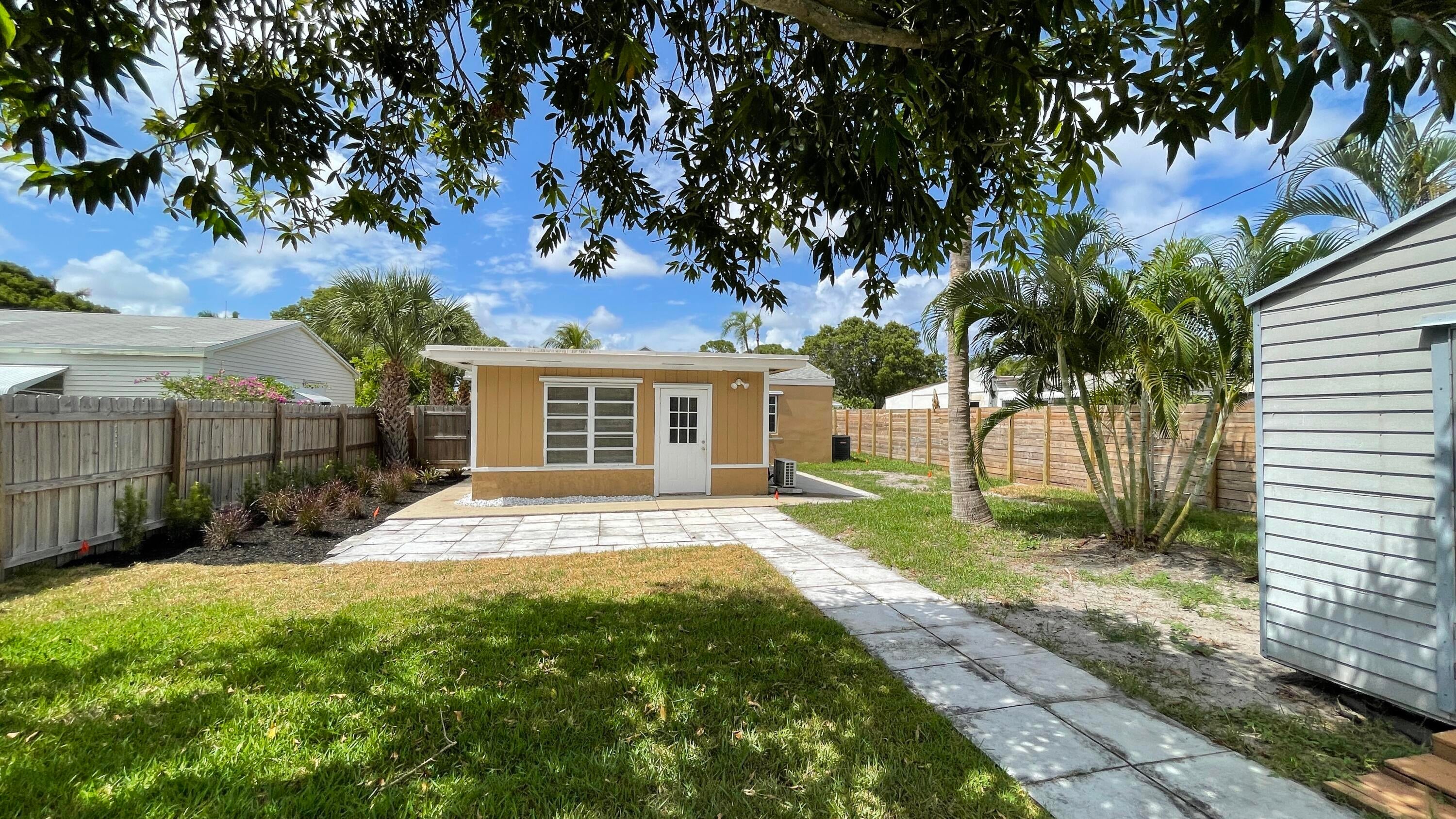 116 E CENTRAL Boulevard