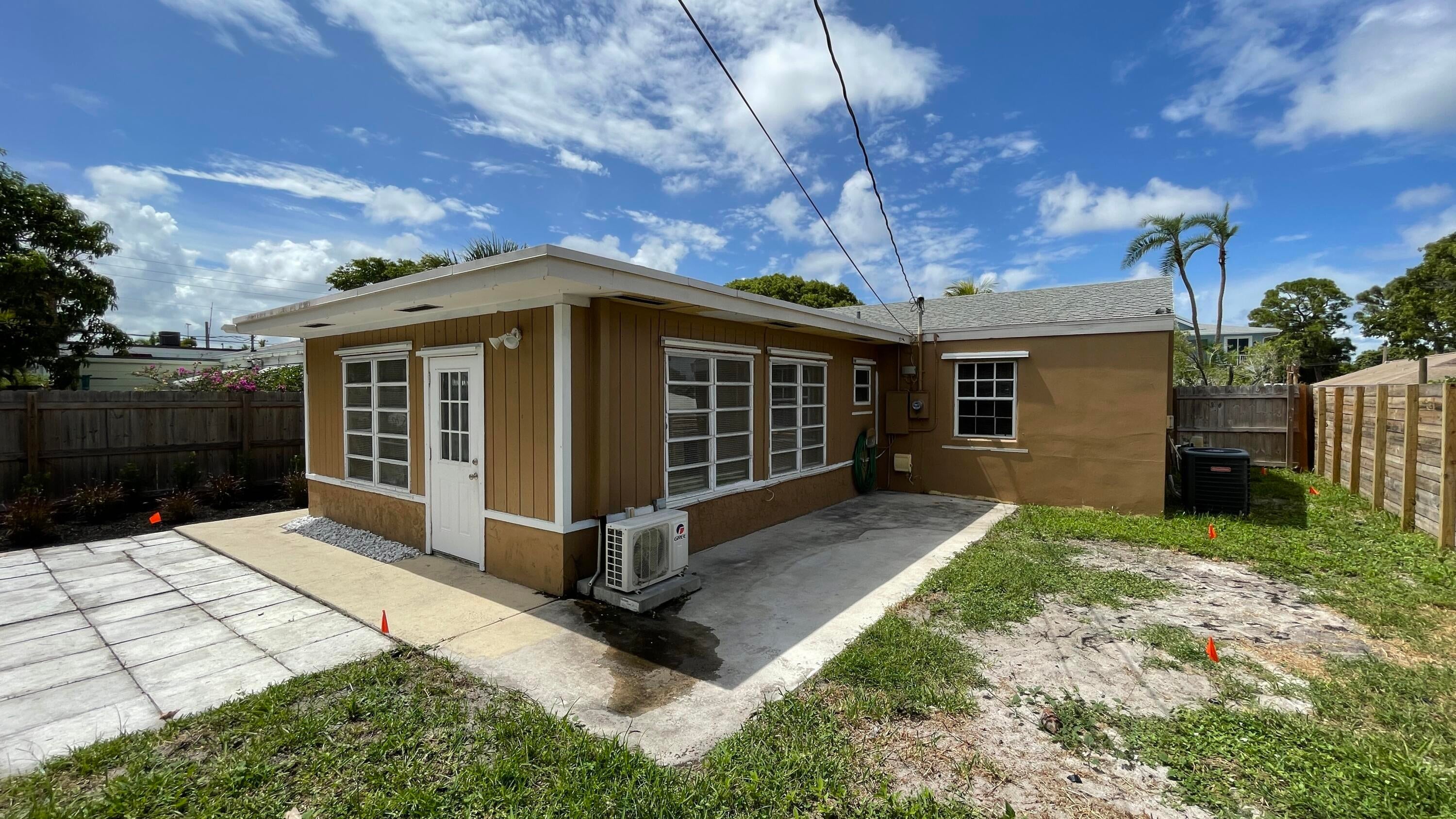 116 E CENTRAL Boulevard
