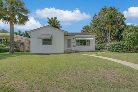 Single Family Residence in West Palm Beach FL 520 30th Street St 7.jpg