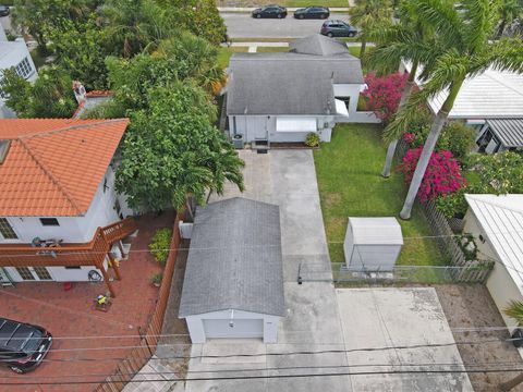 Single Family Residence in West Palm Beach FL 520 30th Street St 2.jpg