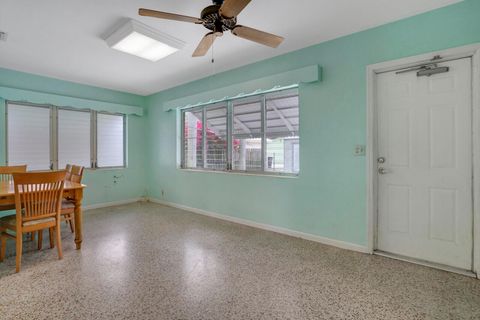 Single Family Residence in West Palm Beach FL 520 30th Street St 22.jpg