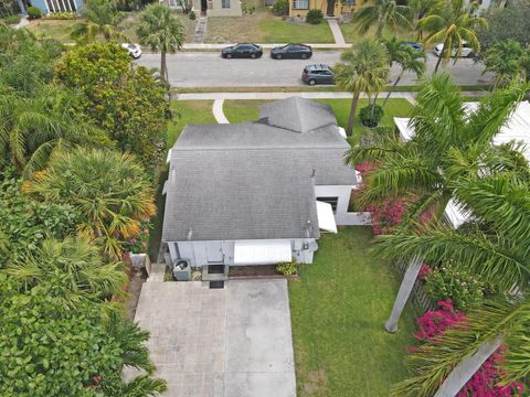 Single Family Residence in West Palm Beach FL 520 30th Street St 34.jpg