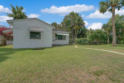 Single Family Residence in West Palm Beach FL 520 30th Street St 9.jpg