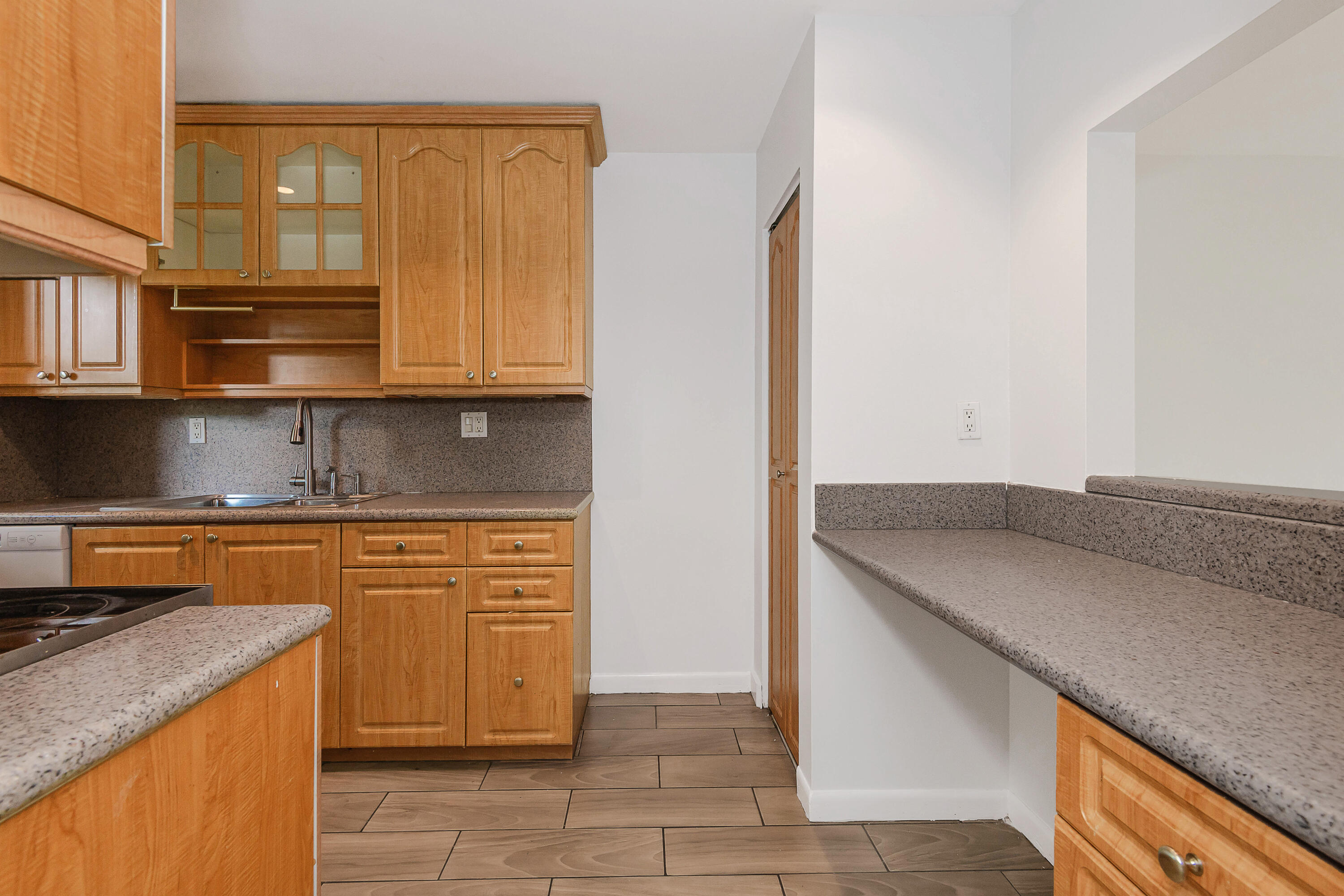 View photos, virtual tours, details... 4111 STIRLING Road 308