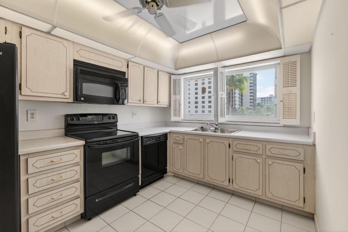 SEAGATE OF HIGHLAND CONDO - Residential