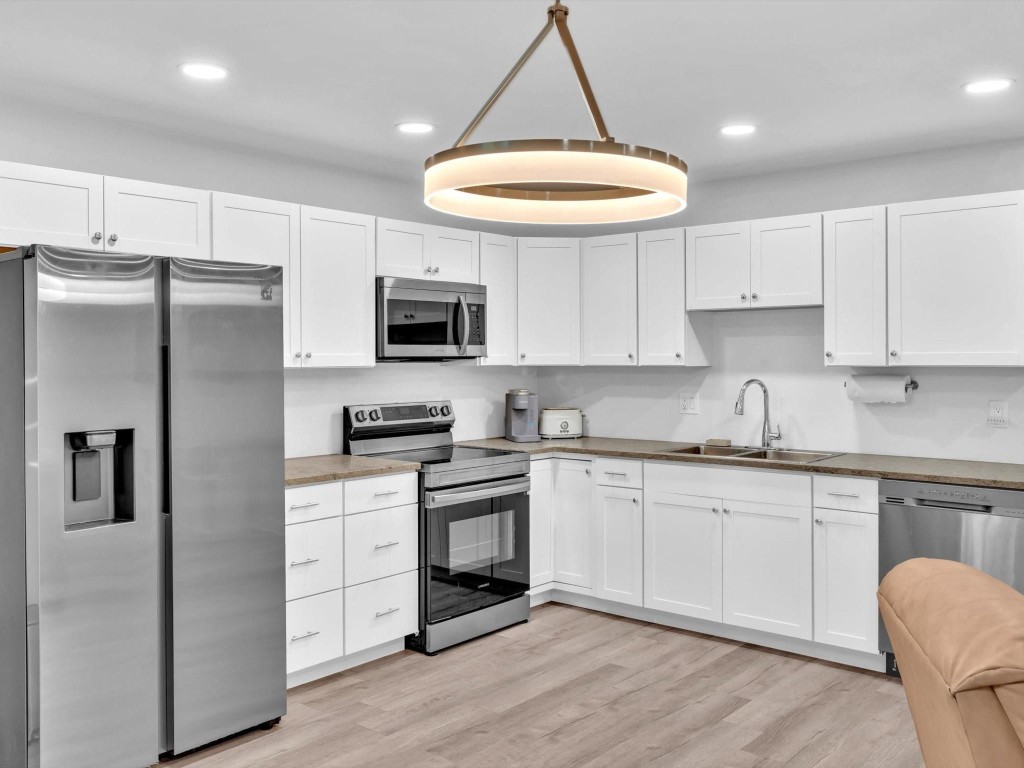 MAYBURY MANSIONS - Residential