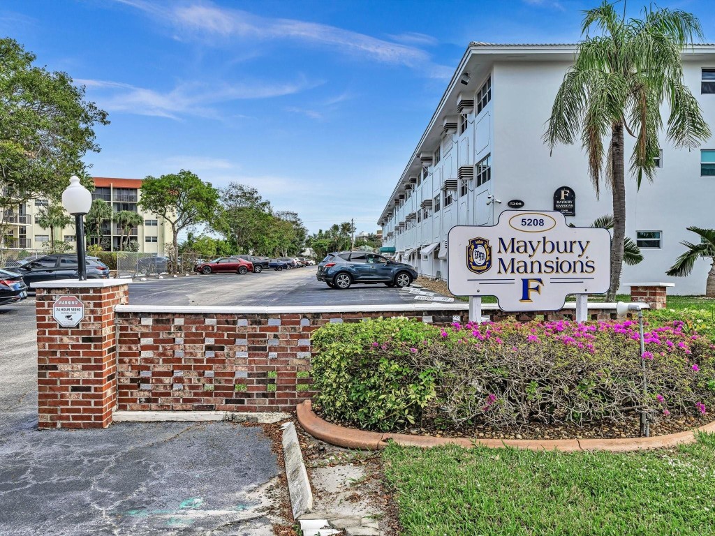 MAYBURY MANSIONS - Residential