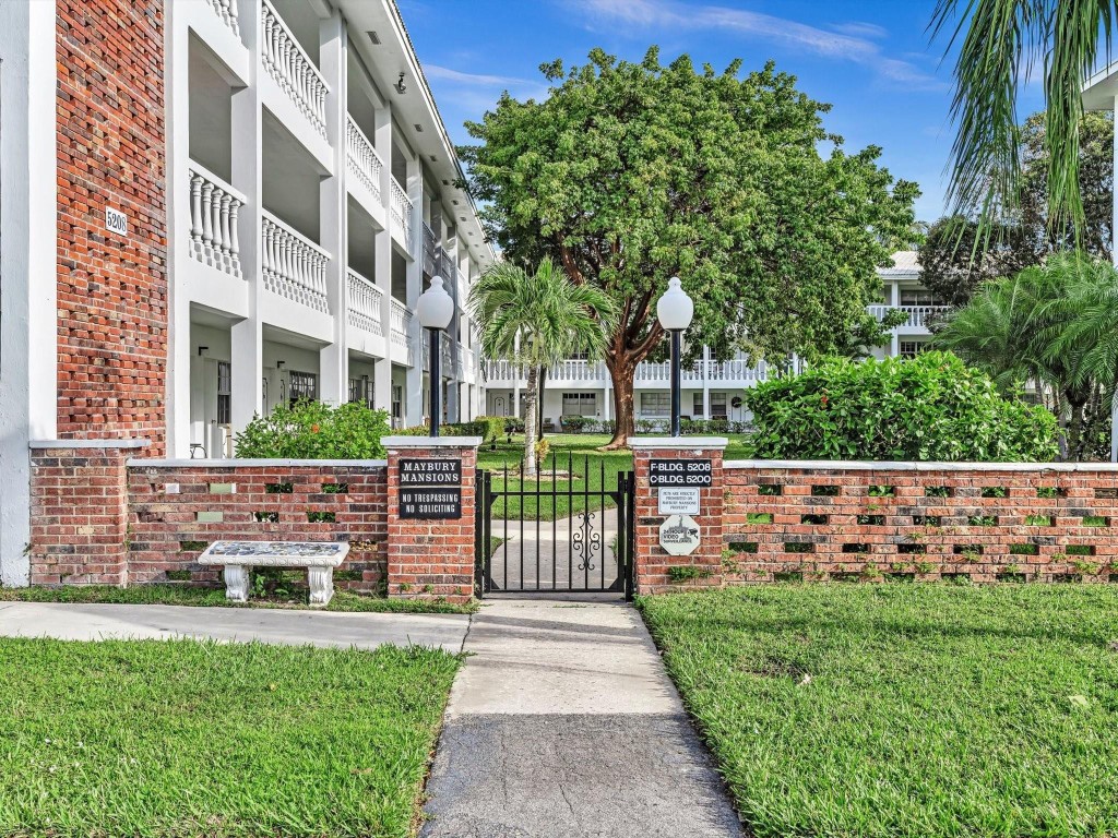 MAYBURY MANSIONS - Residential
