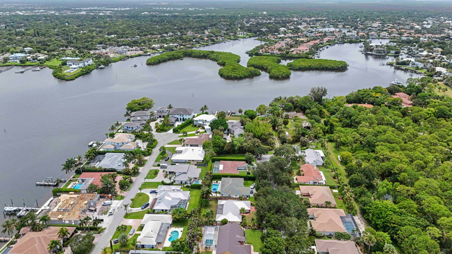 9746 SE Landing Place