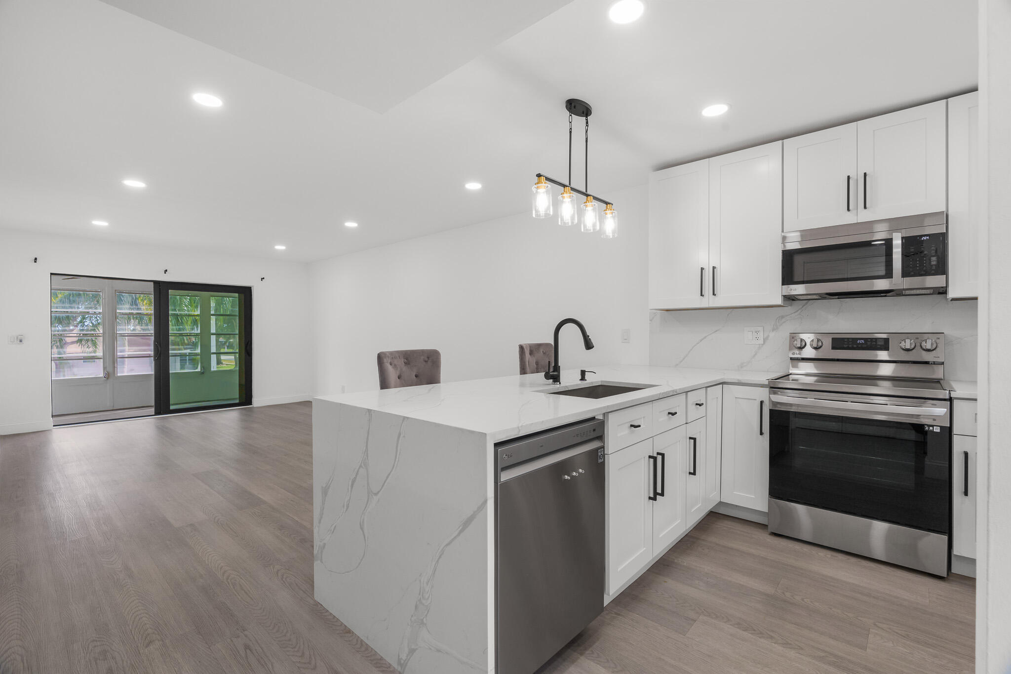 VILLAGES OF ORIOLE ABBEY CONDO - Residential