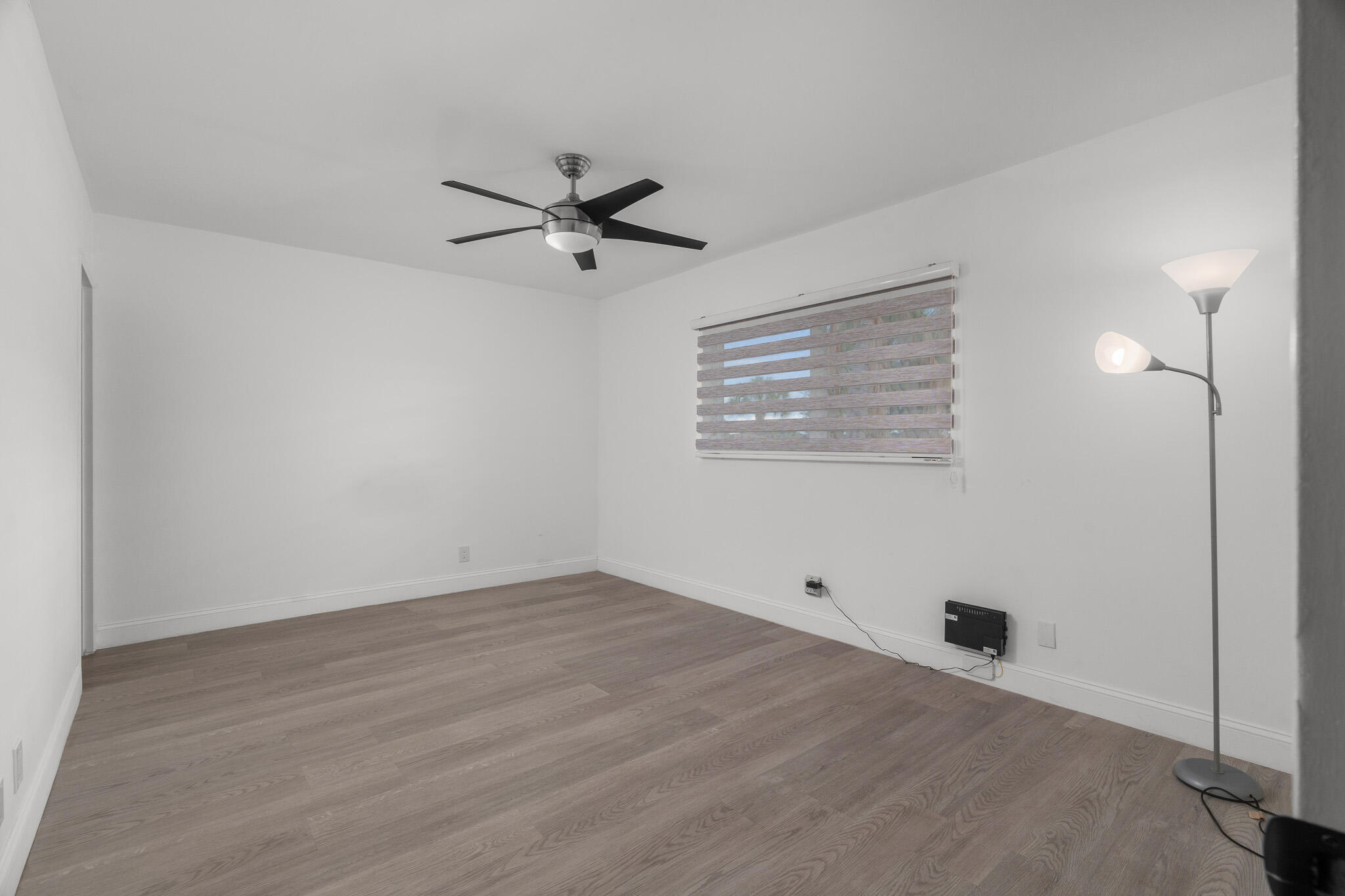 VILLAGES OF ORIOLE ABBEY CONDO - Residential