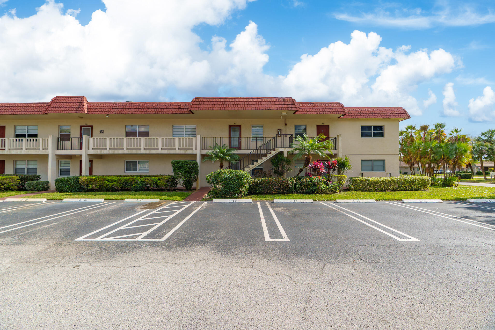 VILLAGES OF ORIOLE ABBEY CONDO - Residential