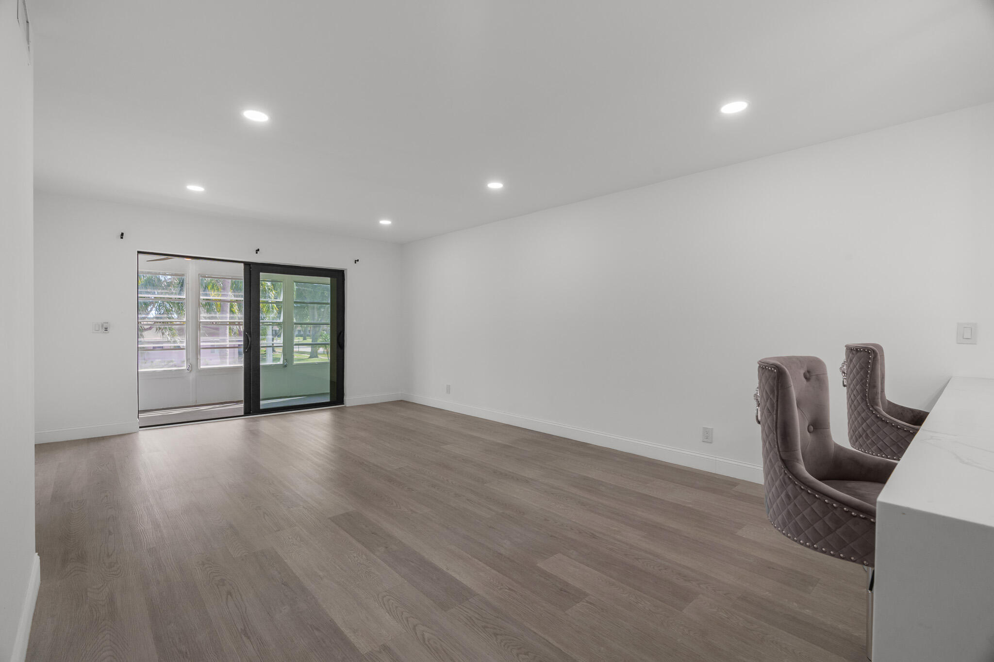 VILLAGES OF ORIOLE ABBEY CONDO - Residential