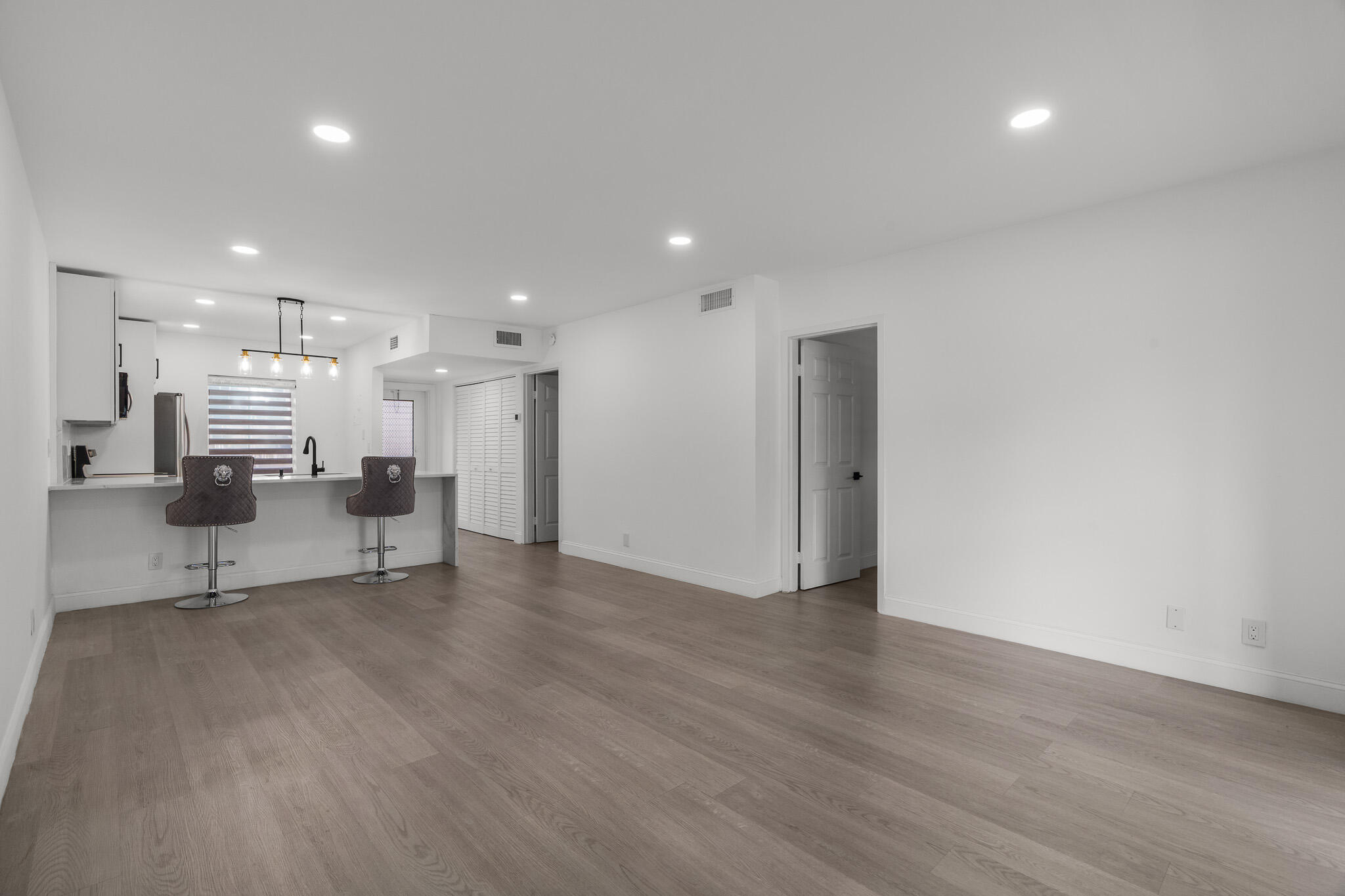 VILLAGES OF ORIOLE ABBEY CONDO - Residential