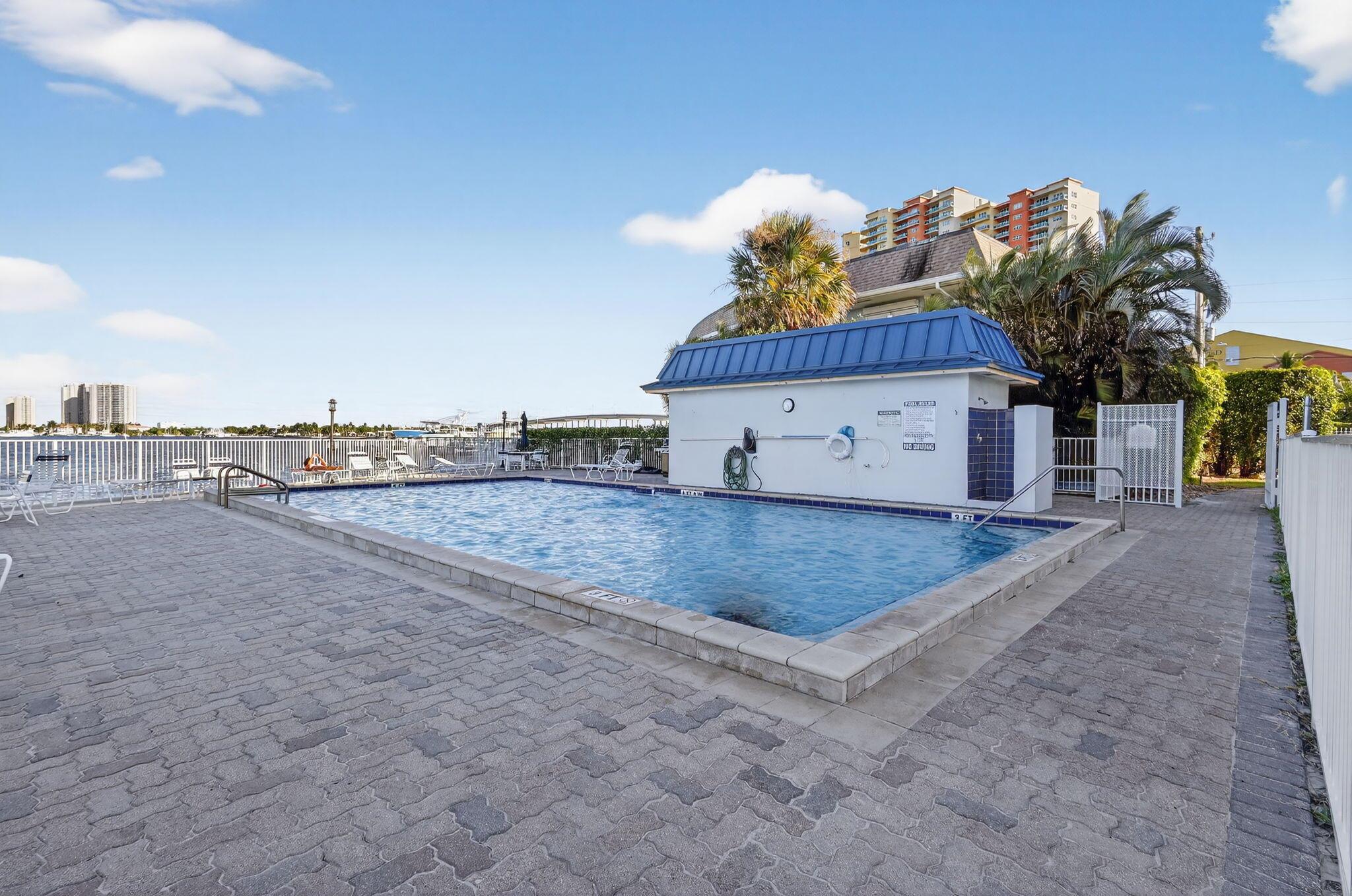 WILSHIRE EAST CONDOS - Residential Lease