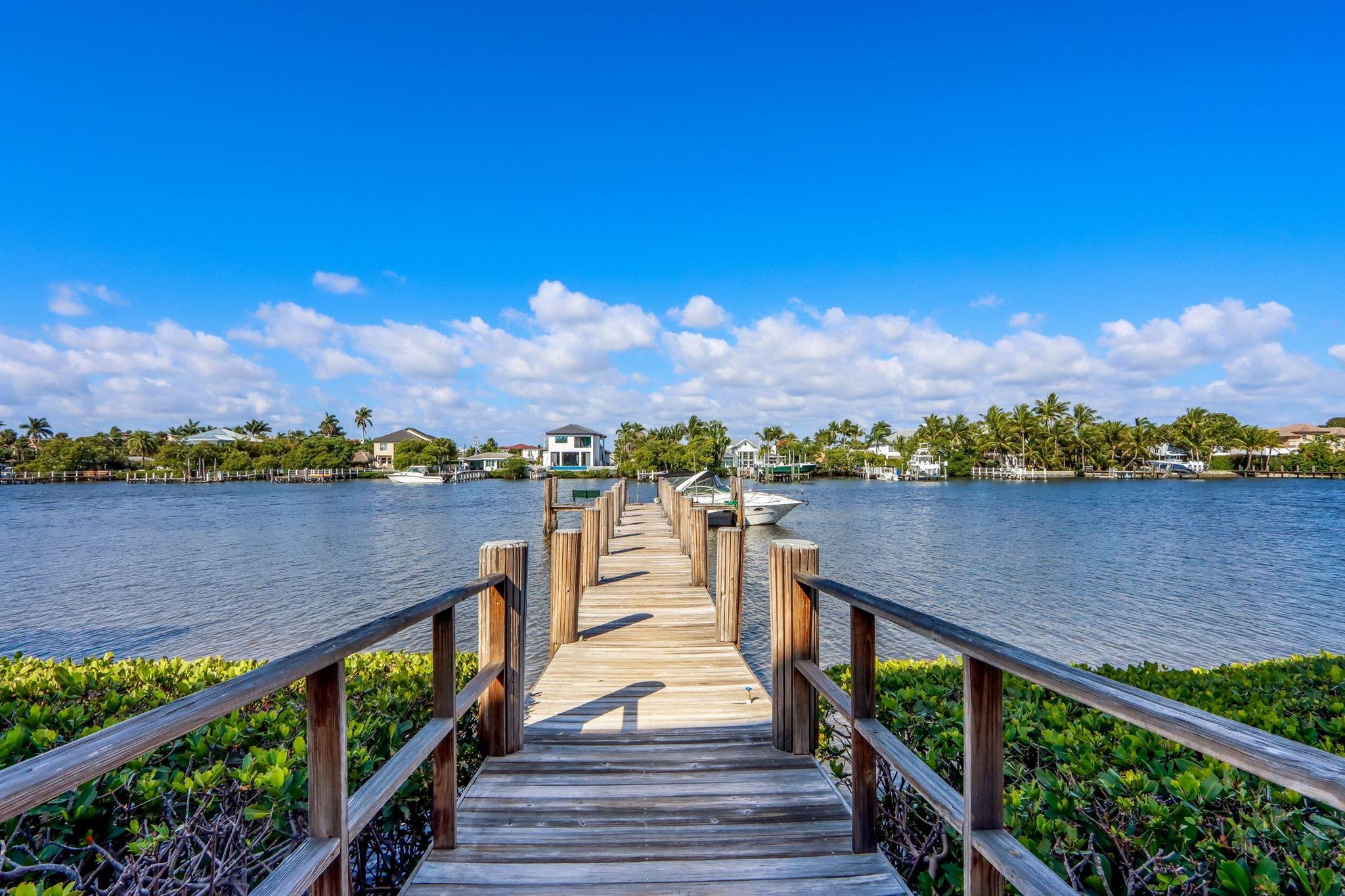 AVAILABLE now to Dec 2026. Fantastic direct Intracoastal condo unit with boat slip in pet friendly building, recently renovated and decorated in luxury beach style, available for rent for a minimum of 3 months. The condo has 2 brand new king size mattresses, high speed internet, cable, washer and dryer in the unit, 2 electric hybrid pedal bicycles, beach access directly across the street, open parking and everything you could want for your Palm Beach vacation! This unit lives like a house with it's ground floor location and back screened patio perfect for a sunset cocktail overlooking the water. $4,500 per month out of season, $6,500 per month in season ( Nov 1- April 30)