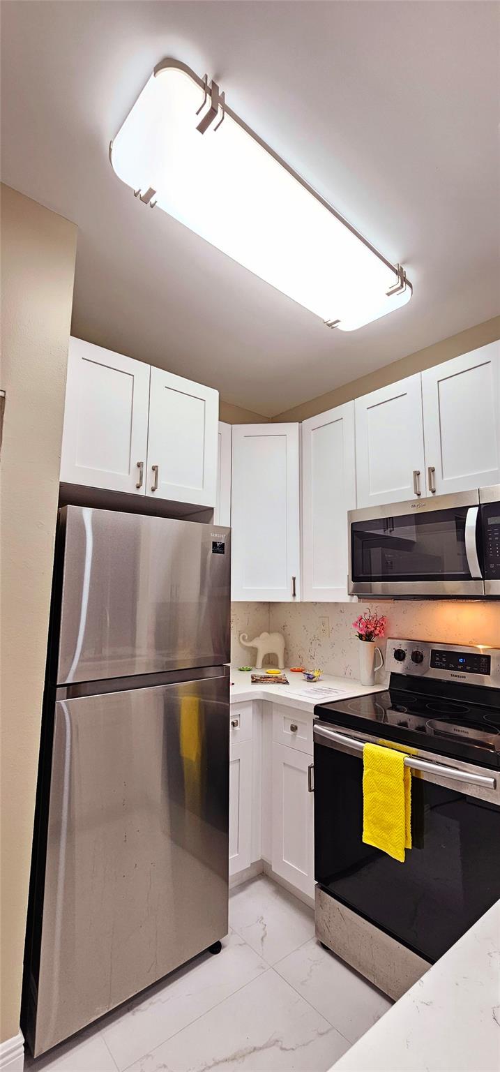 REFLECTIONS AT PEMBROKE P - Residential Lease