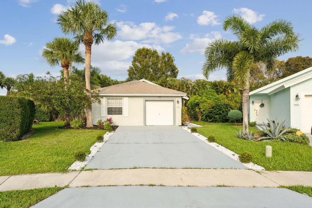 Photo of 701 Key West Street, Boynton Beach, FL 33426 (MLS # B26046698)