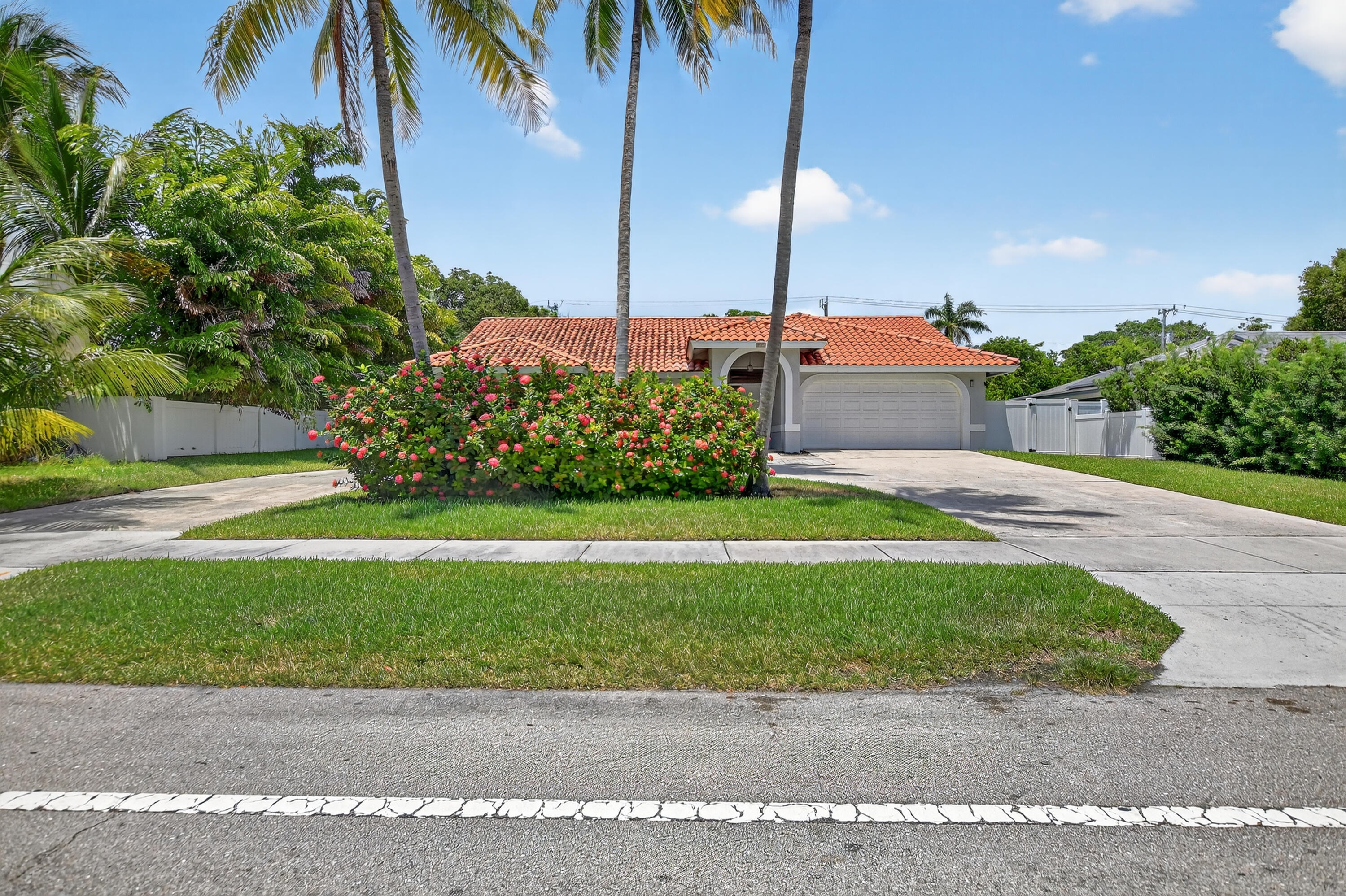 This beautifully renovated home is perfectly situated in East Boca Raton, offering both luxury and convenience. Just minutes away from the pristine beaches, vibrant Mizner Park, top-rated schools, and renowned universities, this home provides the ideal blend of comfort and accessibility. Tenant Responsibilities & Application Requirements:Renters Insurance: Tenants are required to maintain renters insurance throughout the duration of the lease term.Deposits: The tenant will be responsible for the first month's rent and two months' security deposit.Good Credit History: Applicants must demonstrate a credit history of at least 650 as part of the application process.
