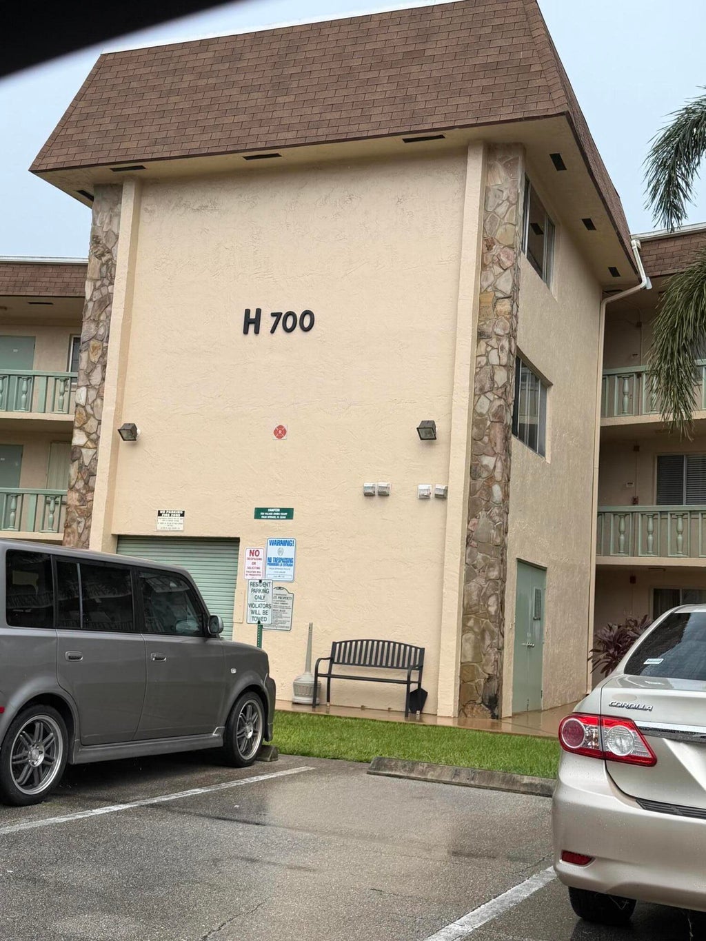 Photo of 700 VILLAGE GREEN Court #314, Palm Springs, FL 33461 (MLS # B26074391)