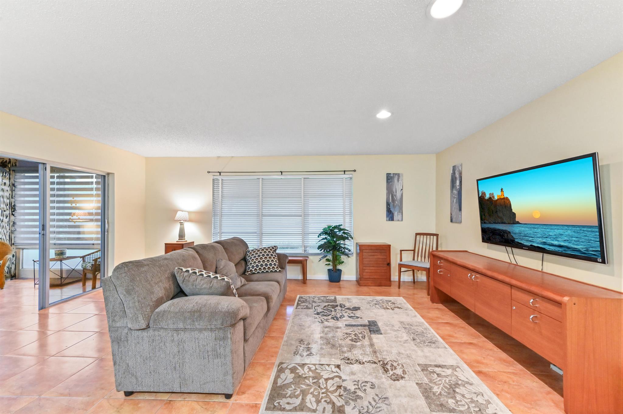 1060 North Drive A