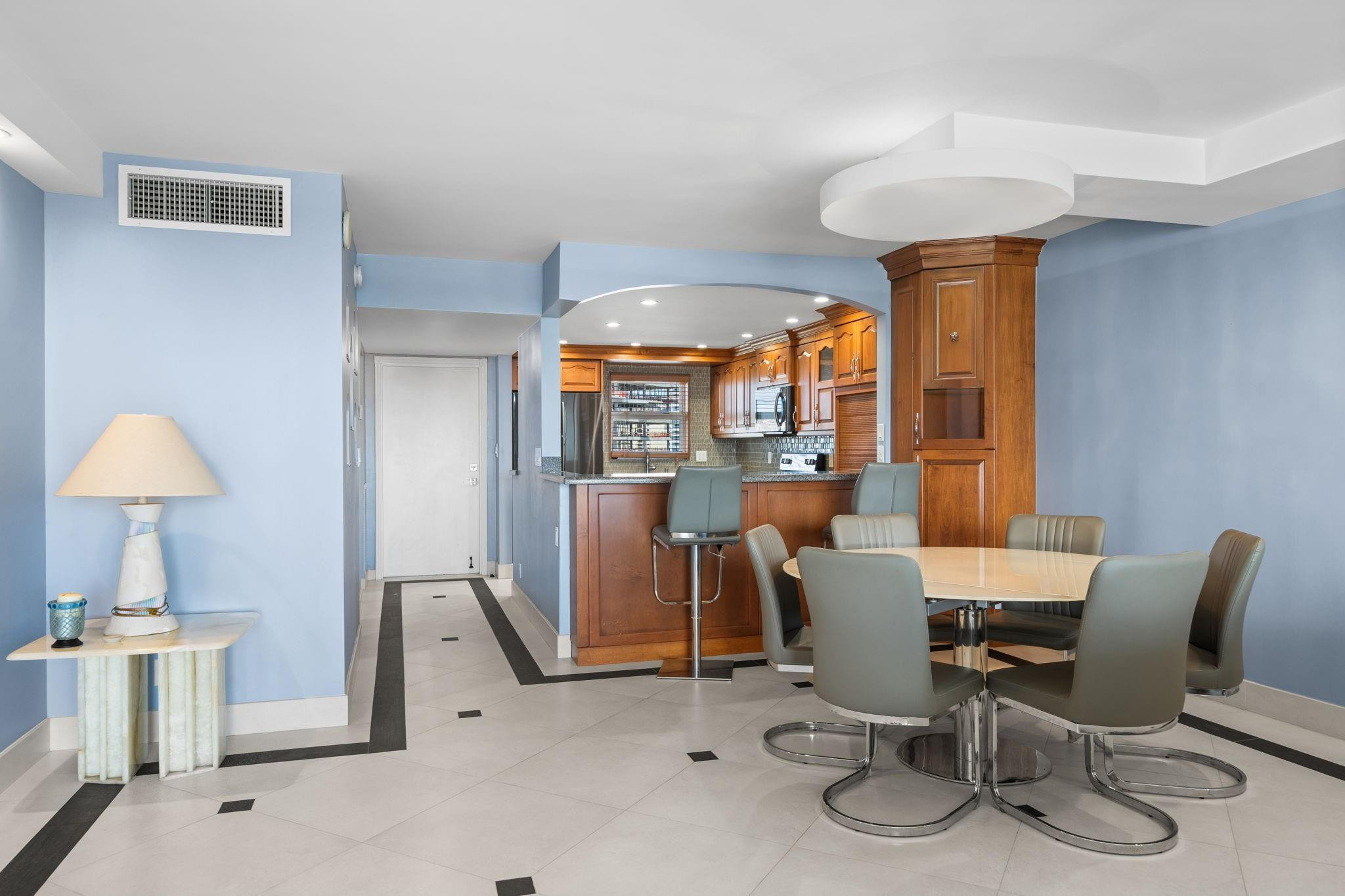 BAYSHORE TOWERS - Residential Lease