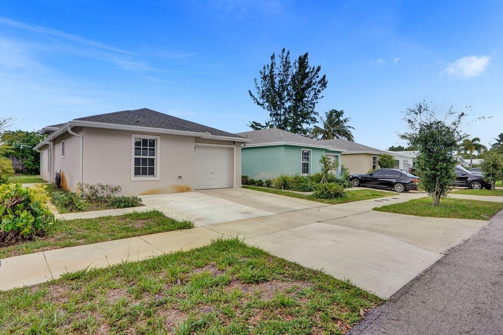 Photo of 4332 NW 1st Terrace, Deerfield Beach, FL 33064 (MLS # F10518756)