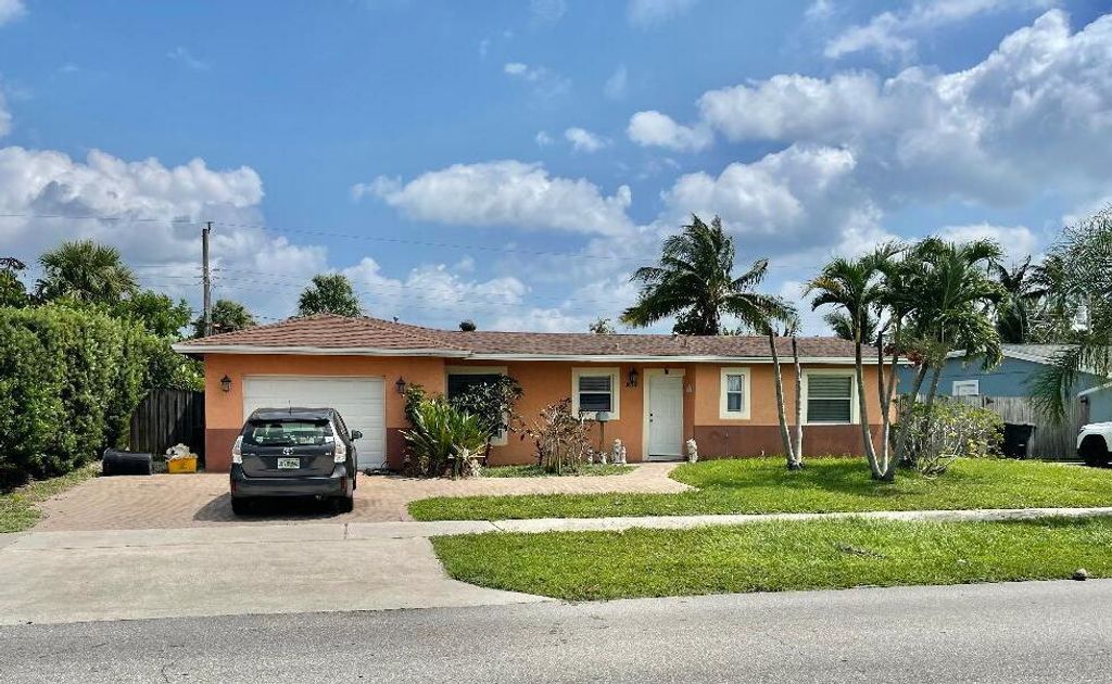 Photo of 952 Lighthouse Drive, North Palm Beach, FL 33408 (MLS # R10921122)