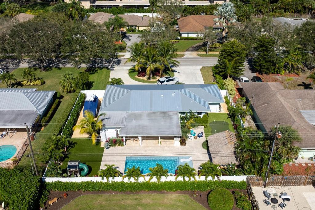 Photo of 319 Country Club Drive, Tequesta, FL 33469 (MLS # R10957514)