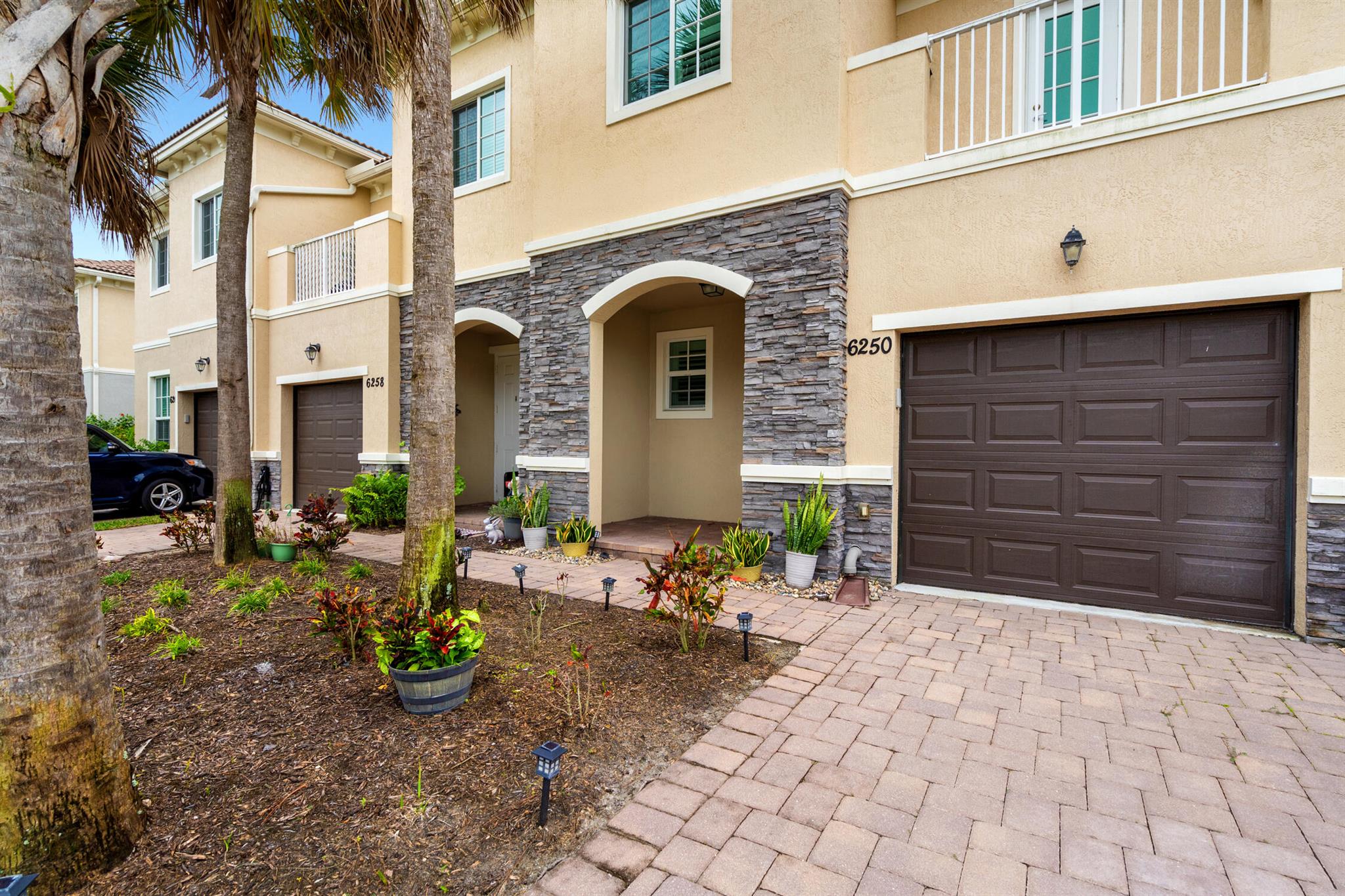 HERITAGE ENCLAVE - Residential Lease