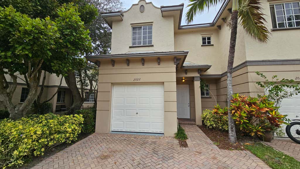 Photo of 2022 ISLAND Drive, Riviera Beach, FL 33404 (MLS # B26068825)